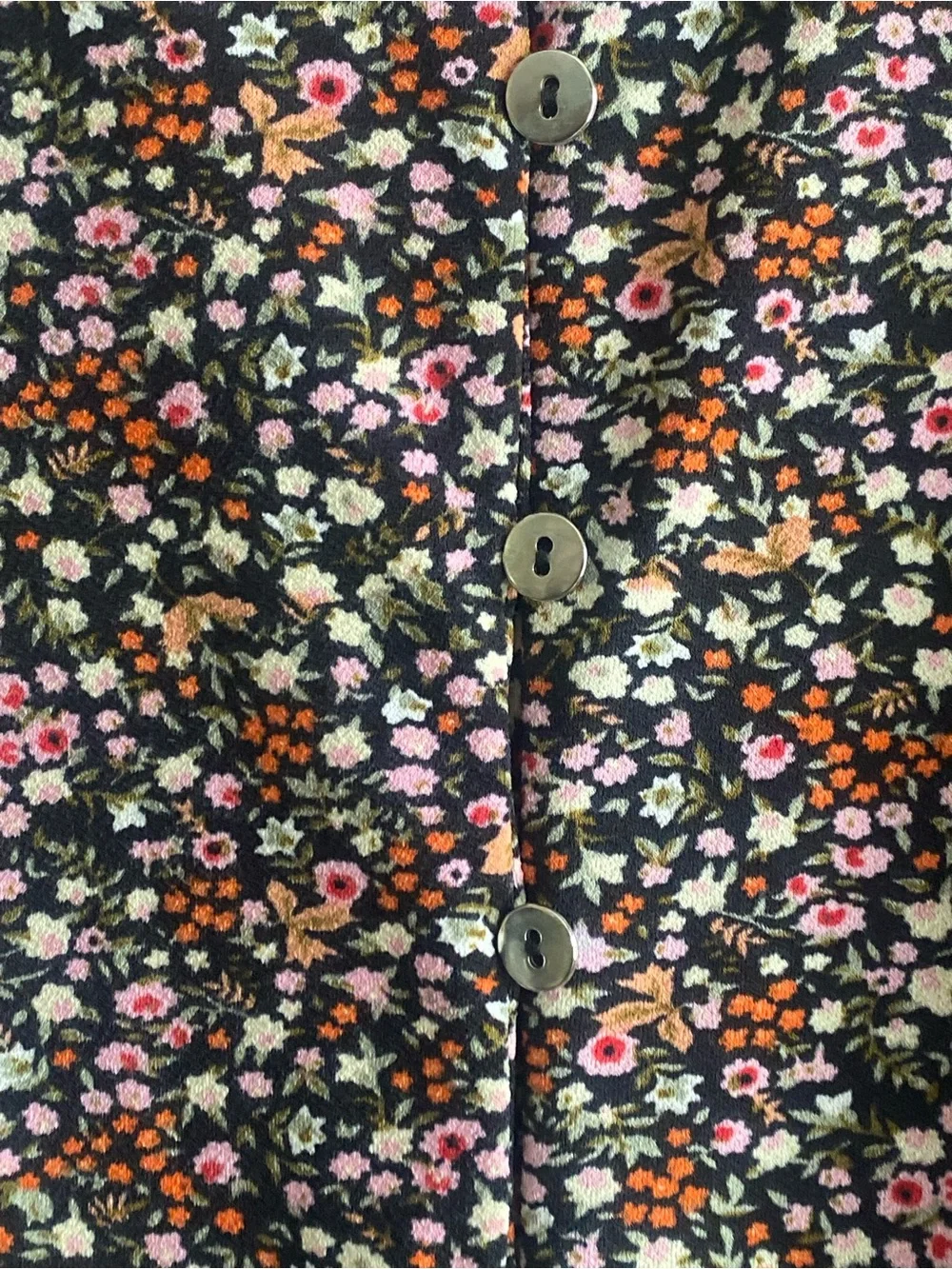 Black Tape Micro Floral Short Sleeve Button Front Blouse with Knotted Hem. 2X.